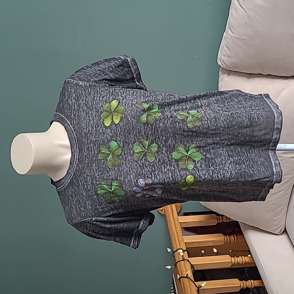 Vintage style Clover Tshirt, green clover and lavender four leaf clove